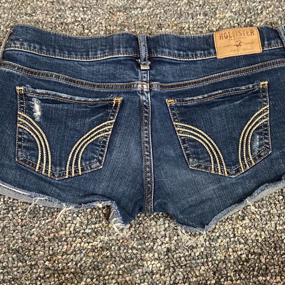 Hollister Jean Shorts - Picture 2 of 3